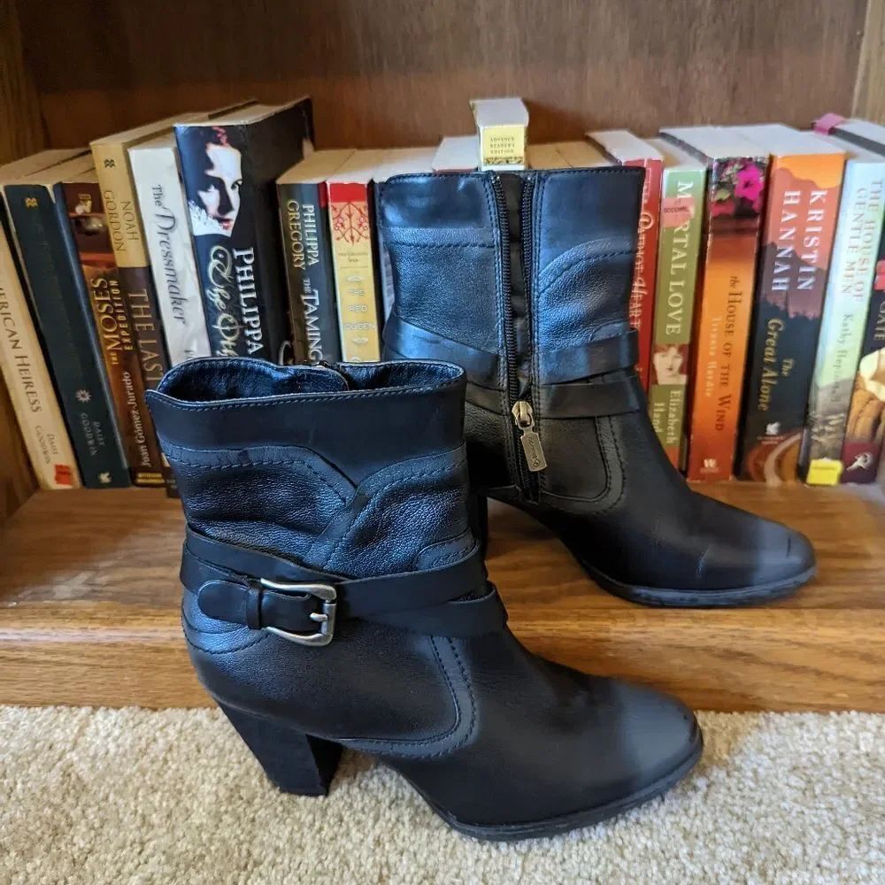 𝅺blondo waterproof black and grey leather booties side buckle euc sz 7.5